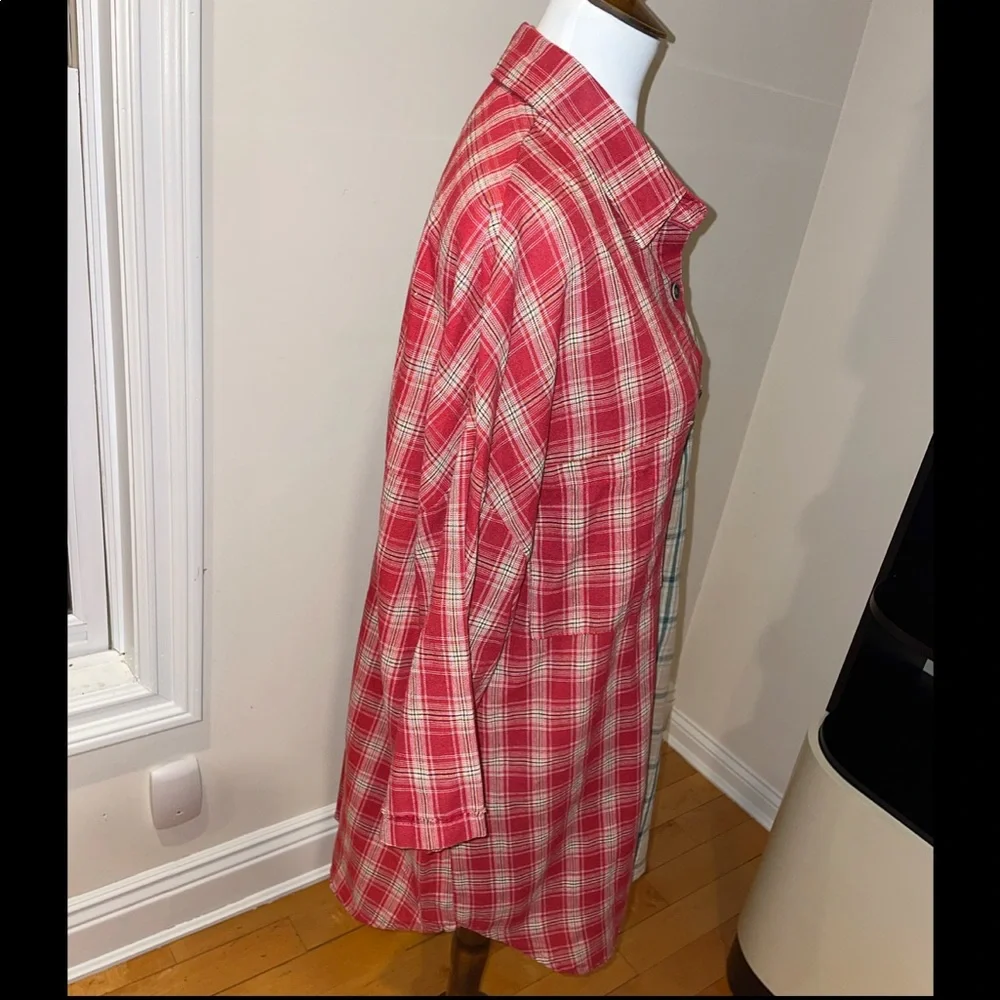 Split Color Flannel Top - Picture 4 of 6